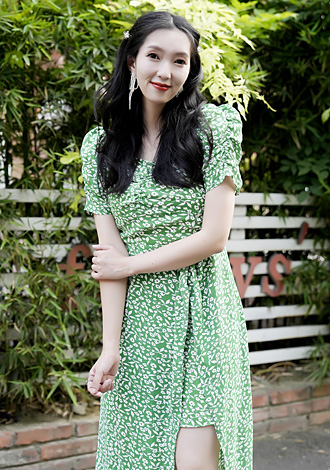 Most gorgeous profiles: Thai member Yan